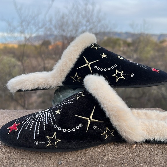 ⭐️🌙 Johnny Was Celestial Embroidered Boho Black Velvet Slippers 🌙⭐️ - Picture 5 of 16
